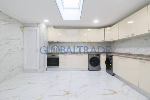 Moradia T3 Renovada em São Roque da Lameira