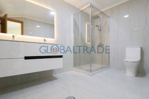 Moradia T3 Renovada em São Roque da Lameira