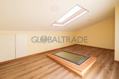 Moradia T3 Renovada em São Roque da Lameira