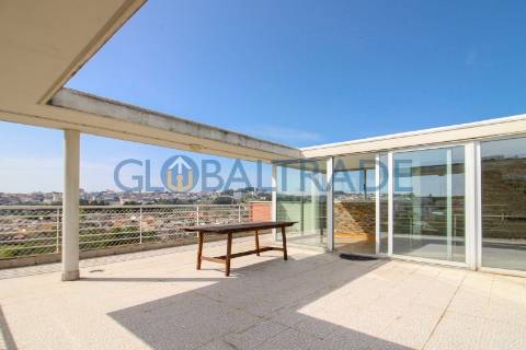 Apartamento T3 com terraço em Valbom