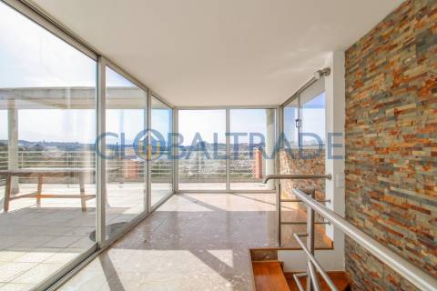 Apartamento T3 com terraço em Valbom