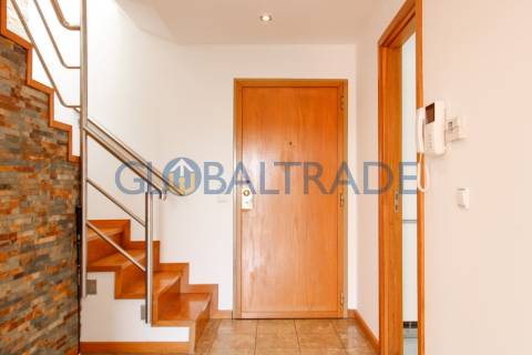 Apartamento T3 com terraço em Valbom