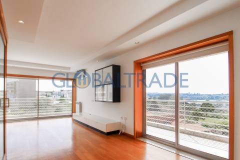 Apartamento T3 com terraço em Valbom