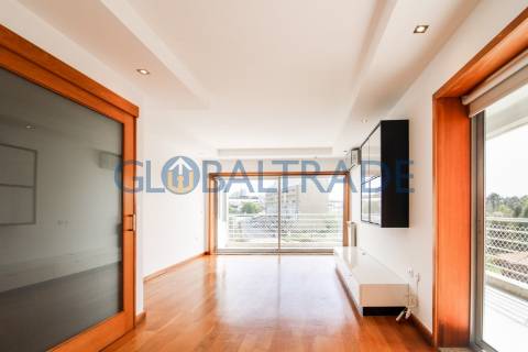 Apartamento T3 com terraço em Valbom