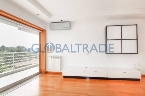 Apartamento T3 com terraço em Valbom