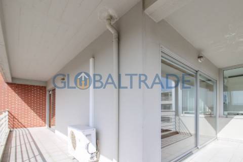 Apartamento T3 com terraço em Valbom