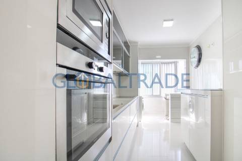 Apartamento T3 com terraço em Valbom