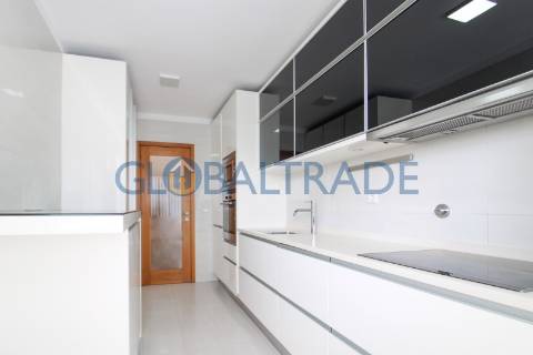 Apartamento T3 com terraço em Valbom