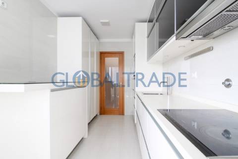 Apartamento T3 com terraço em Valbom