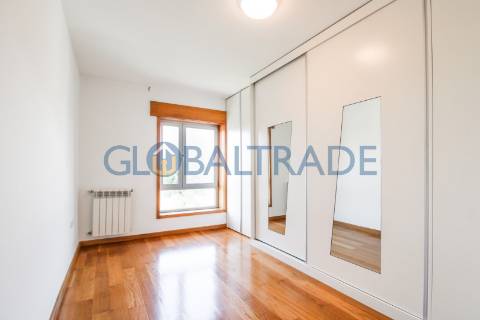 Apartamento T3 com terraço em Valbom