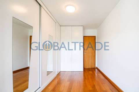 Apartamento T3 com terraço em Valbom