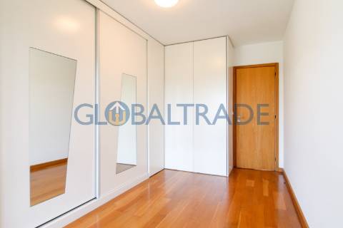 Apartamento T3 com terraço em Valbom