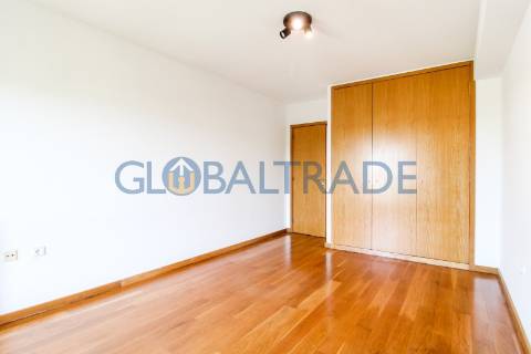 Apartamento T3 com terraço em Valbom