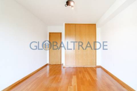 Apartamento T3 com terraço em Valbom