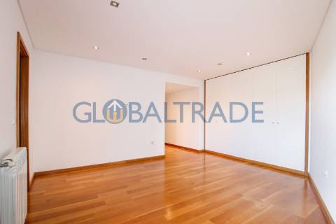 Apartamento T3 com terraço em Valbom