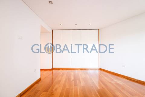 Apartamento T3 com terraço em Valbom