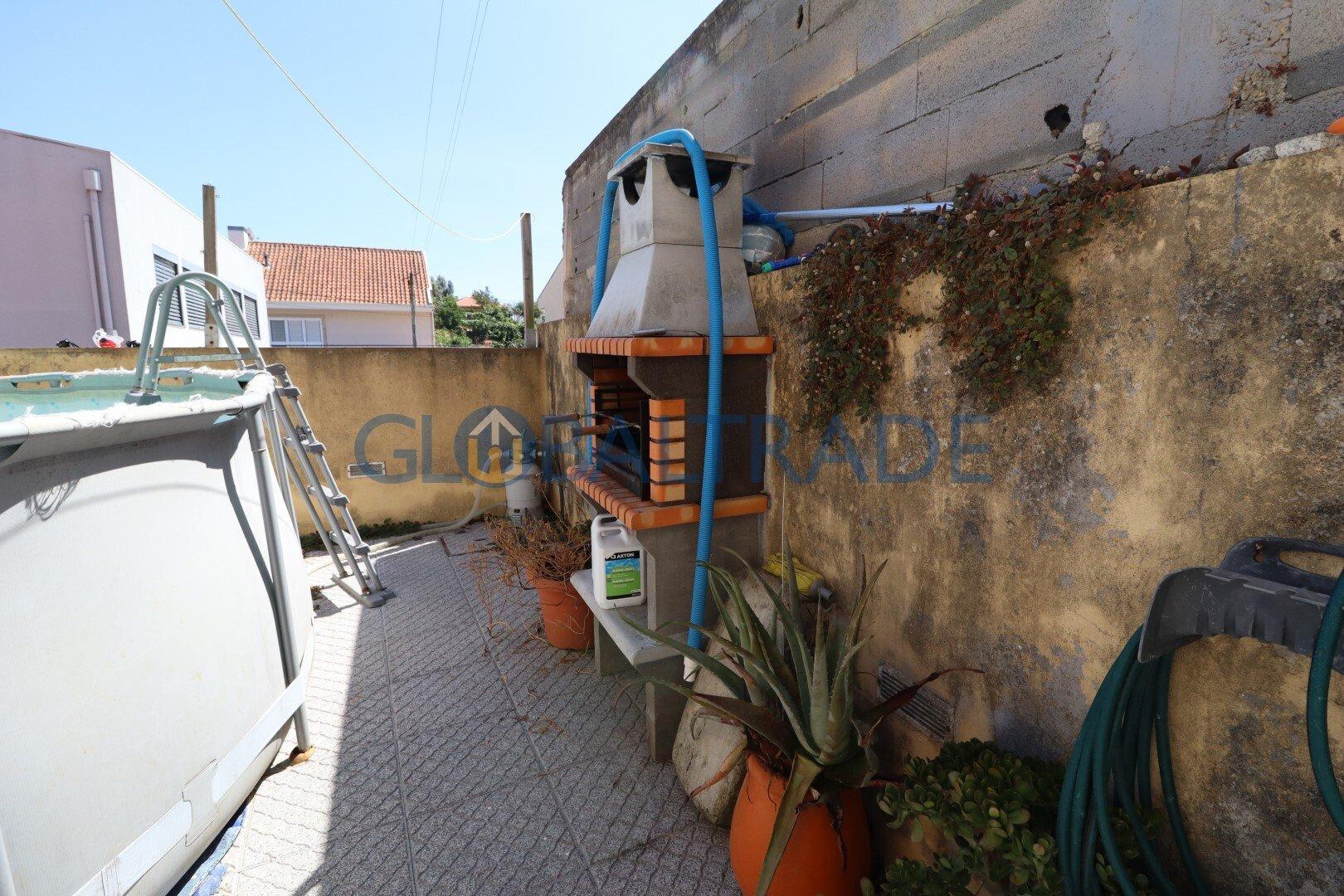 Moradia T4 com terraço e churrasqueira em Foz do Sousa