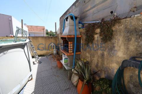 Moradia T4 com terraço e churrasqueira em Foz do Sousa