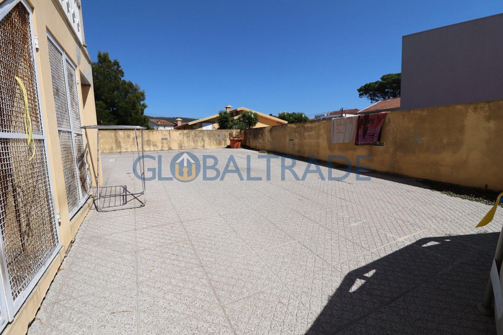 Moradia T4 com terraço e churrasqueira em Foz do Sousa