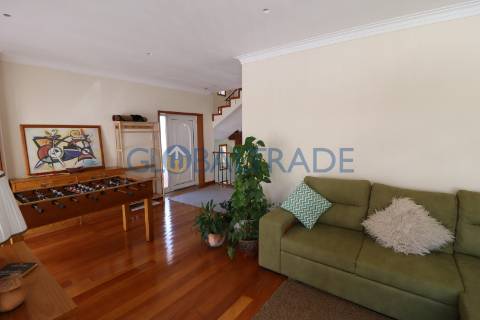 Moradia T4 com terraço e churrasqueira em Foz do Sousa