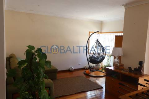 Moradia T4 com terraço e churrasqueira em Foz do Sousa