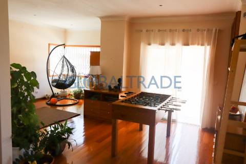 Moradia T4 com terraço e churrasqueira em Foz do Sousa