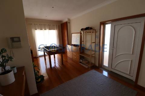 Moradia T4 com terraço e churrasqueira em Foz do Sousa