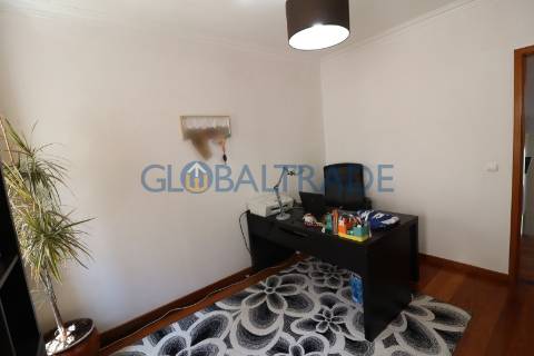 Moradia T4 com terraço e churrasqueira em Foz do Sousa