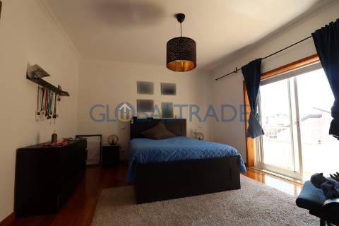 Moradia T4 com terraço e churrasqueira em Foz do Sousa