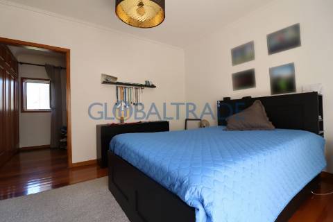 Moradia T4 com terraço e churrasqueira em Foz do Sousa