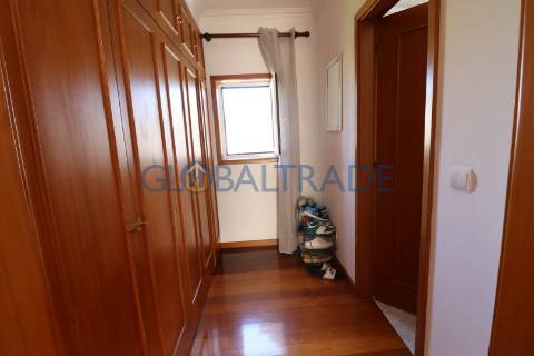 Moradia T4 com terraço e churrasqueira em Foz do Sousa