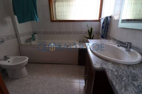 Moradia T4 com terraço e churrasqueira em Foz do Sousa