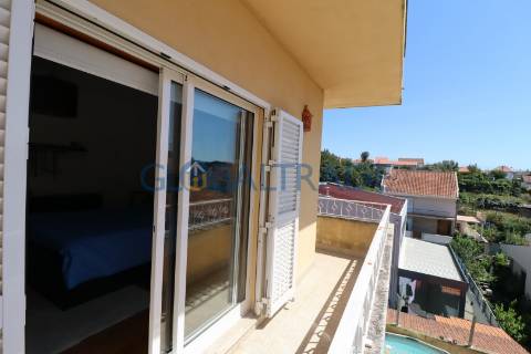 Moradia T4 com terraço e churrasqueira em Foz do Sousa