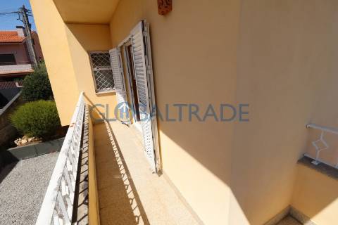 Moradia T4 com terraço e churrasqueira em Foz do Sousa