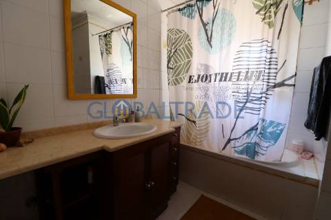 Moradia T4 com terraço e churrasqueira em Foz do Sousa