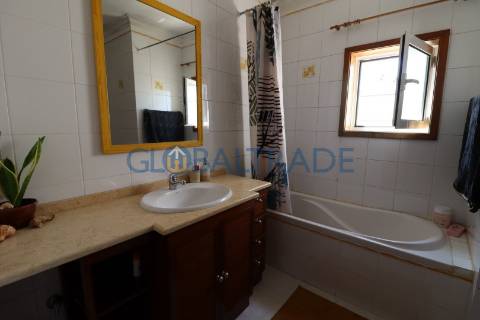 Moradia T4 com terraço e churrasqueira em Foz do Sousa