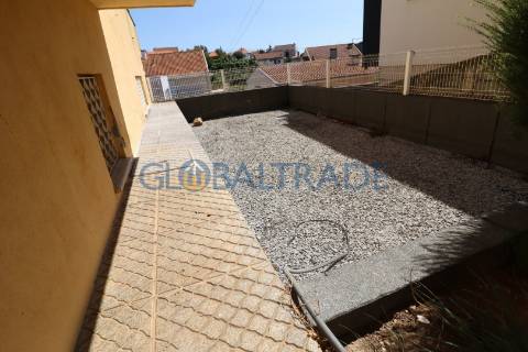 Moradia T4 com terraço e churrasqueira em Foz do Sousa