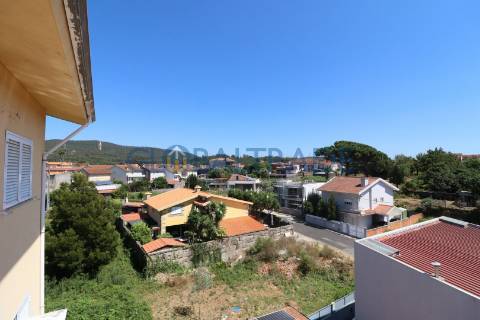 Moradia T4 com terraço e churrasqueira em Foz do Sousa