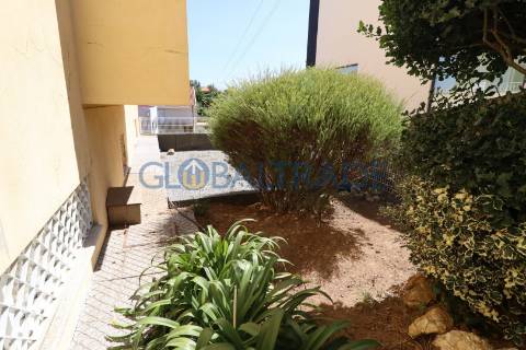 Moradia T4 com terraço e churrasqueira em Foz do Sousa