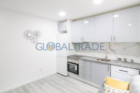 Moradia Térrea T1 Renovada e Mobilada no Porto