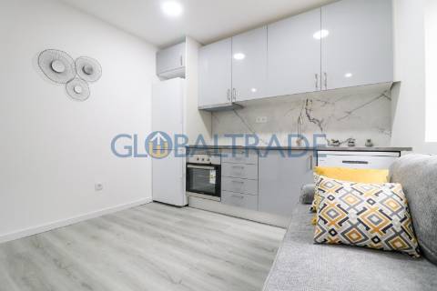 Moradia Térrea T1 Renovada e Mobilada no Porto