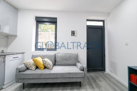 Moradia Térrea T1 Renovada e Mobilada no Porto