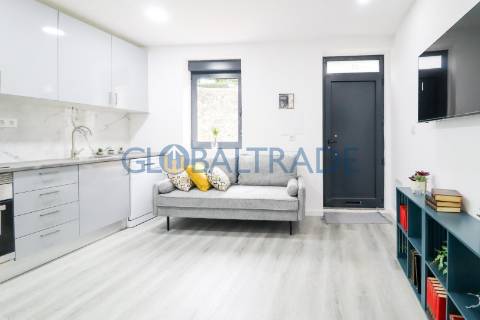 Moradia Térrea T1 Renovada e Mobilada no Porto