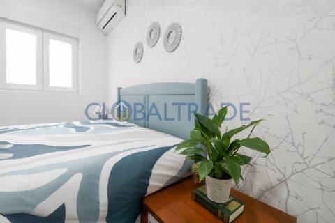 Moradia Térrea T1 Renovada e Mobilada no Porto