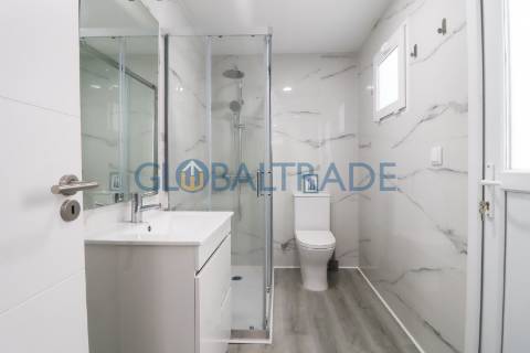 Moradia Térrea T1 Renovada e Mobilada no Porto