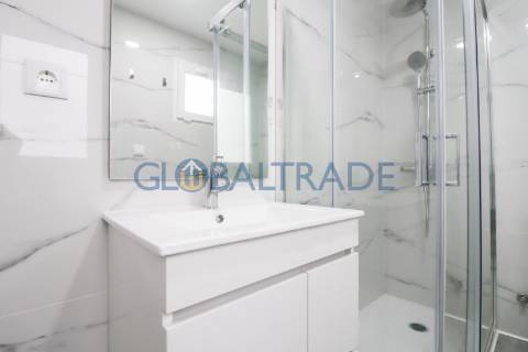 Moradia Térrea T1 Renovada e Mobilada no Porto