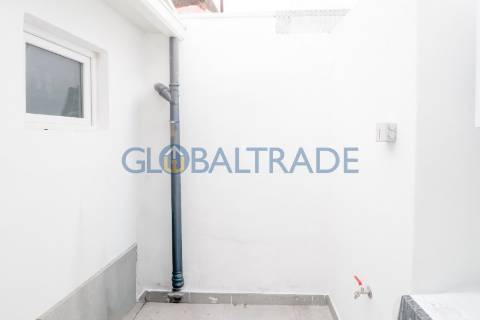 Moradia Térrea T1 Renovada e Mobilada no Porto