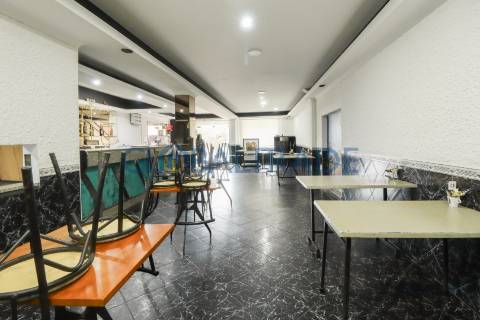 Café/Snack-Bar totalmente equipado junto à Estrada D. Miguel