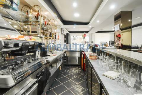 Café/Snack-Bar totalmente equipado junto à Estrada D. Miguel