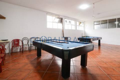 Café/Snack-Bar totalmente equipado junto à Estrada D. Miguel